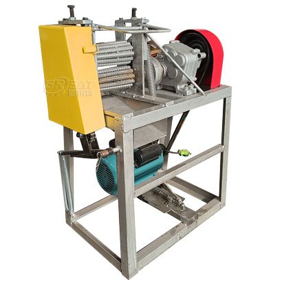 小型辊压式剥皮机