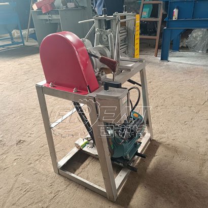 小型辊压式剥皮机