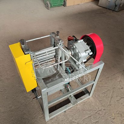 小型辊压式剥皮机